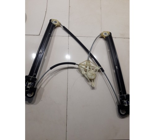 Стеклоподъемник (задний правый)