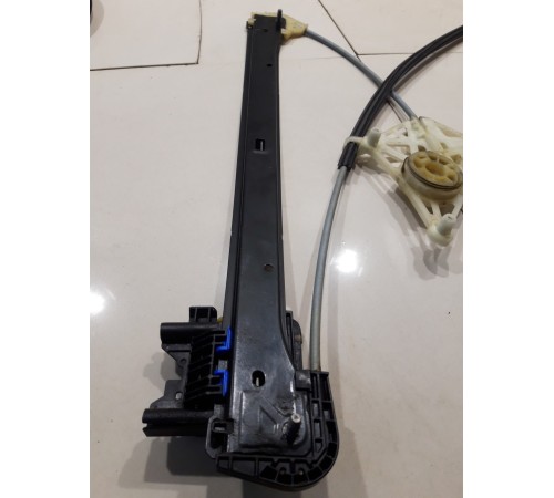 Стеклоподъемник (задний правый)