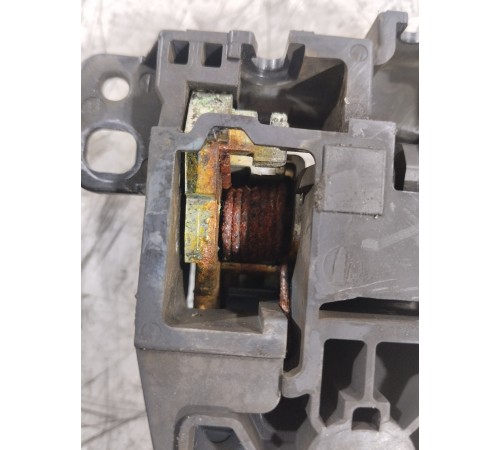 Ручка двери (задняя правая внутренняя)