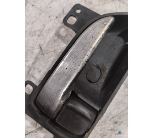 Ручка двери (задняя правая внутренняя)