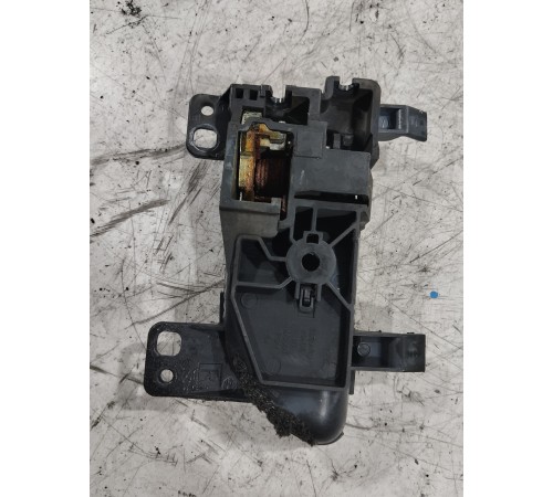 Ручка двери (задняя правая внутренняя)