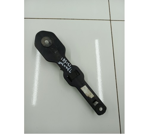 Крепление фиксатор буксировочного крюка