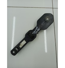 Крепление фиксатор буксировочного крюка