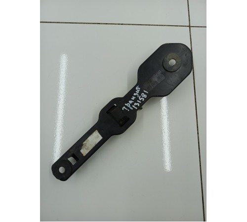 Крепление фиксатор буксировочного крюка