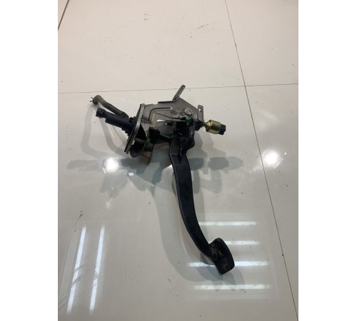 Педаль сцепления