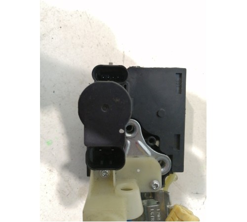 Замок двери задней левой