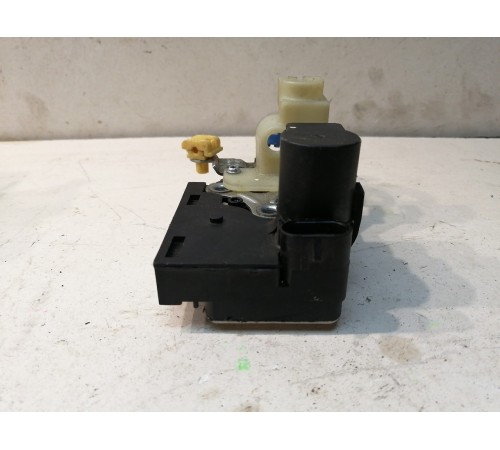 Замок двери задней левой