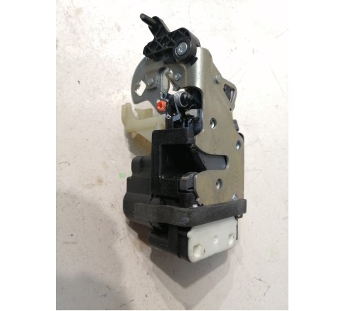 Замок двери задней левой