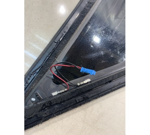 Глухое стекло (заднее, левое)