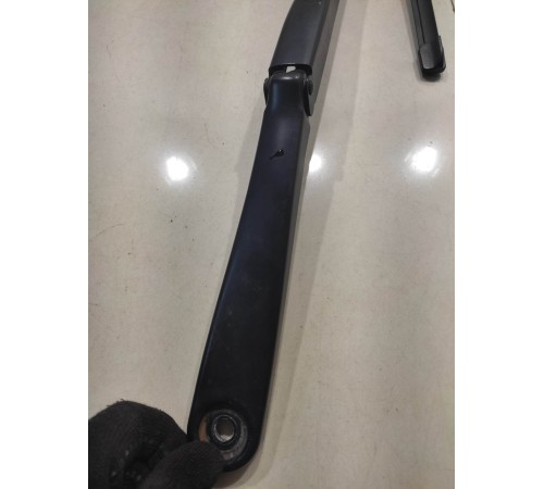 Поводок стеклоочистителя(левый)