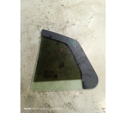 Форточка двери задняя правая