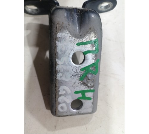 Петля двери передняя правая нижняя