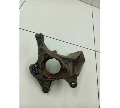 Кулак поворотный передний правый