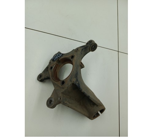 Кулак поворотный передний правый