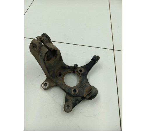 Кулак поворотный передний правый