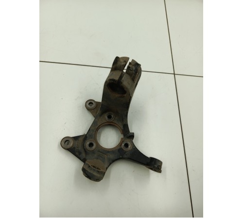 Кулак поворотный передний правый