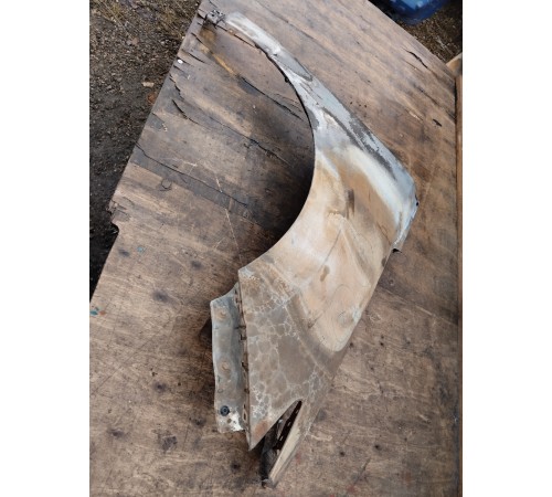 Крыло переднее правое