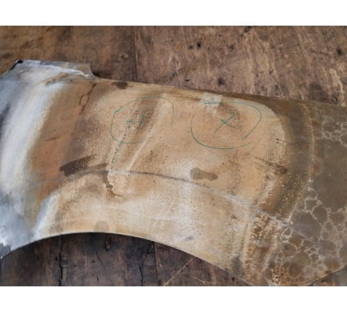 Крыло переднее правое