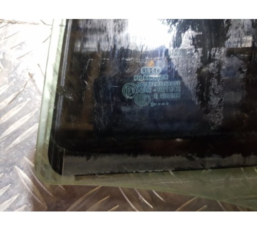 Стекло двери задн. лев.