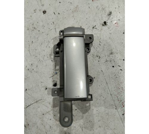 Ручка двери (задняя правая внутренняя)