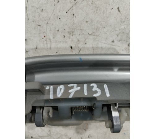 Ручка двери (задняя правая внутренняя)