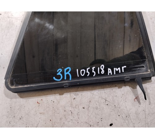 Глухое стекло (форточка) (заднее, правое)