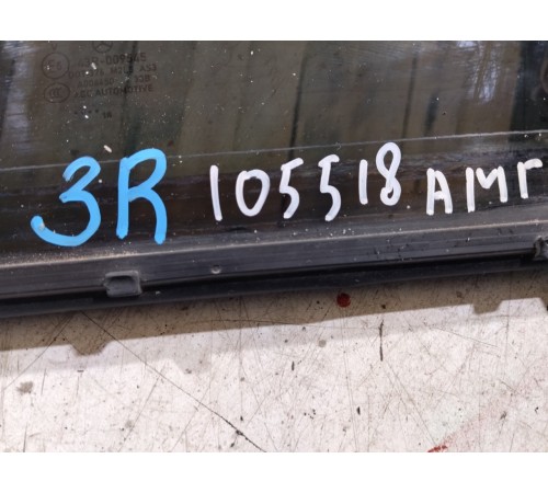 Глухое стекло (форточка) (заднее, правое)