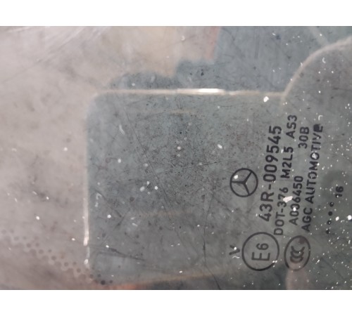 Глухое стекло (форточка) (заднее, правое)