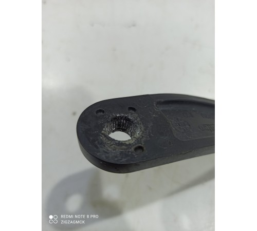 Поводок стеклоочистителя(правый)