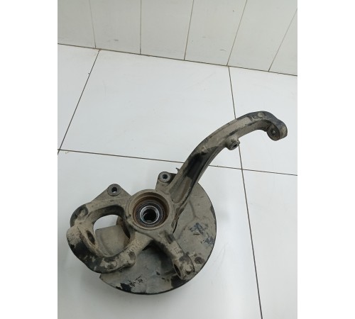 Кулак поворотный передний левый