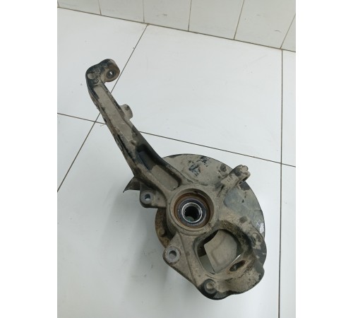 Кулак поворотный передний левый