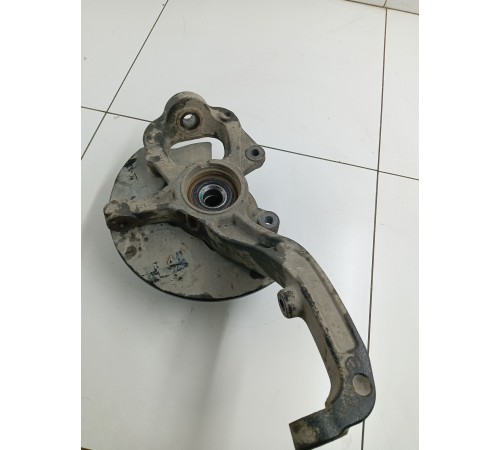 Кулак поворотный передний левый