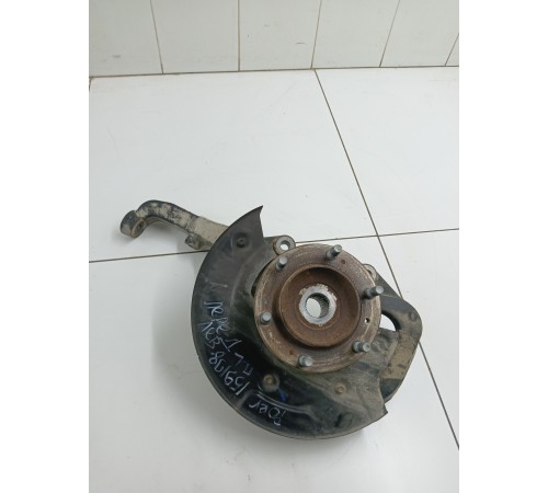 Кулак поворотный передний левый