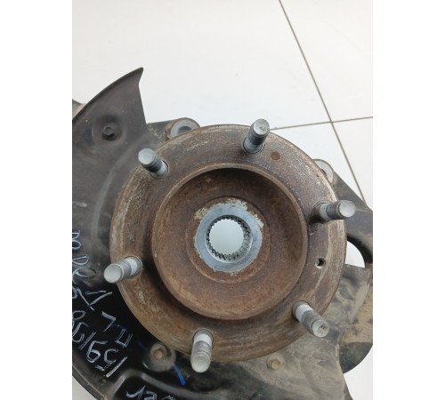 Кулак поворотный передний левый