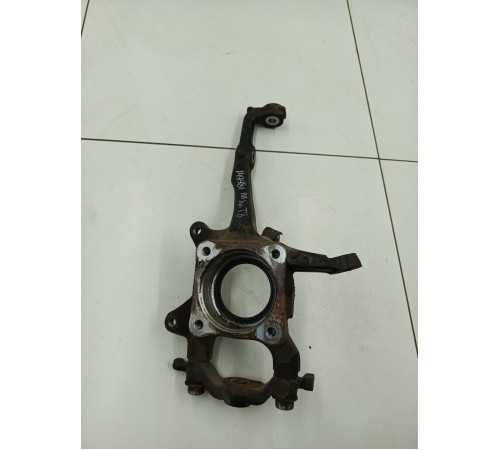 Кулак поворотный передний правый