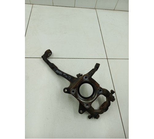 Кулак поворотный передний правый