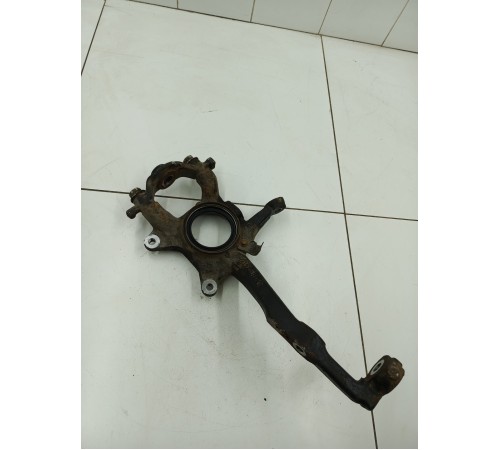 Кулак поворотный передний правый