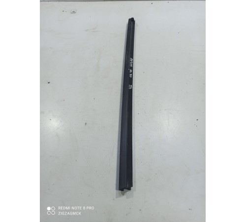 Уплотнитель стекла (передний левый внутренний)