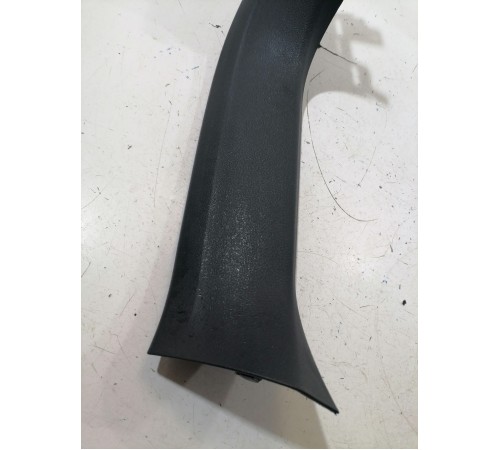 Обшивка крышки багажника правая