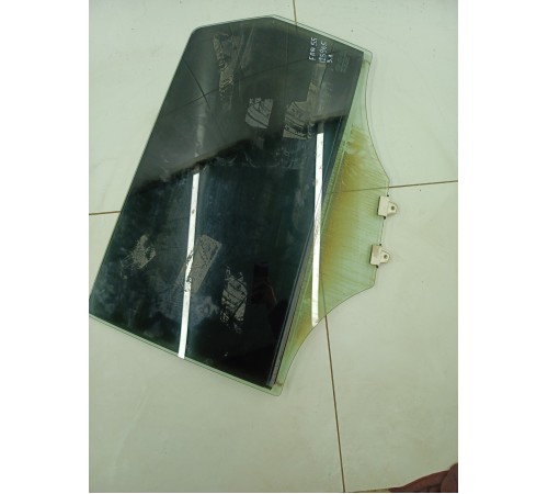 Стекло двери заднее левое