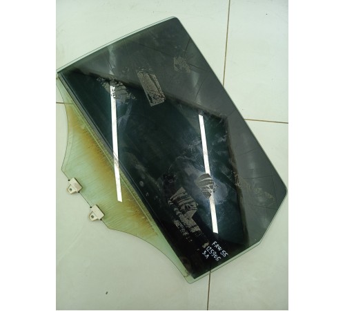 Стекло двери заднее левое