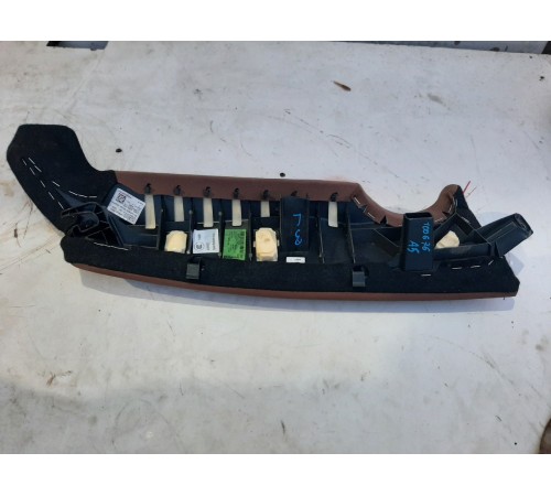 Боковая поддержка заднего сиденья левая