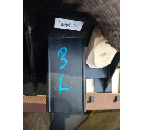 Боковая поддержка заднего сиденья левая