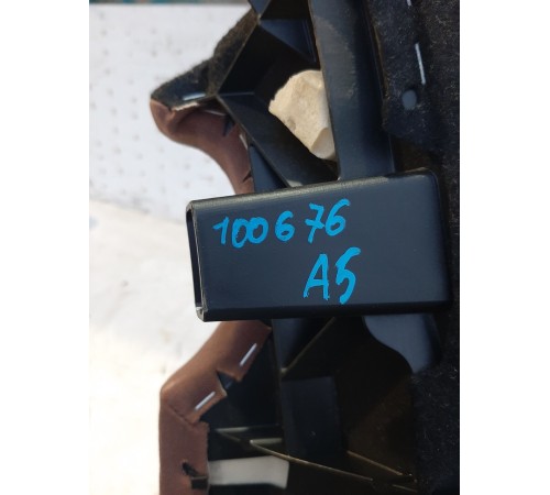 Боковая поддержка заднего сиденья левая