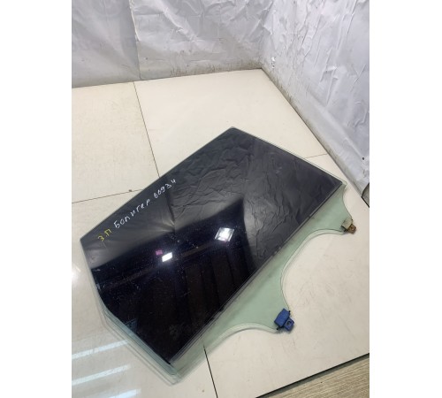 Стекло двери (заднее, правое)