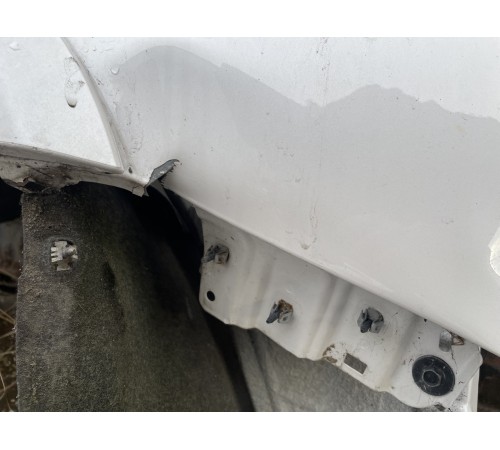 Крыло переднее правое