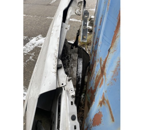 Крыло переднее правое