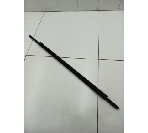 Уплотнитель стекла двери задний правый внешний