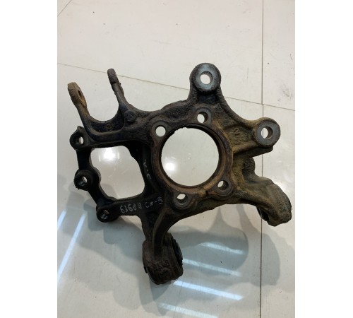 Поворотный кулак (задний, левый)