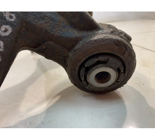 Поворотный кулак (задний, левый)